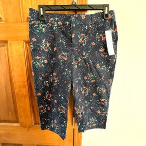 St Johns Bay Capris Floral Size 12P NWT